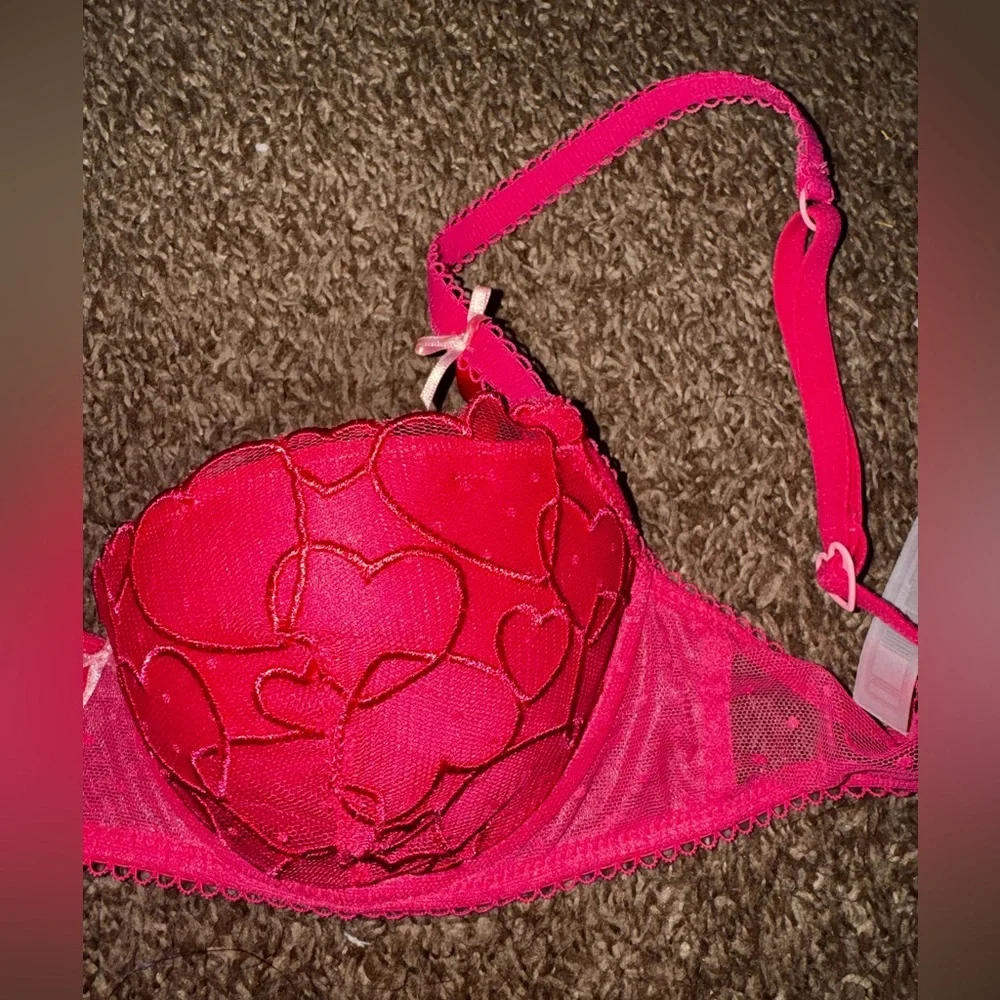 PINK Victoria's Secret Pink Heart Lace Bra - Picture 2 of 8